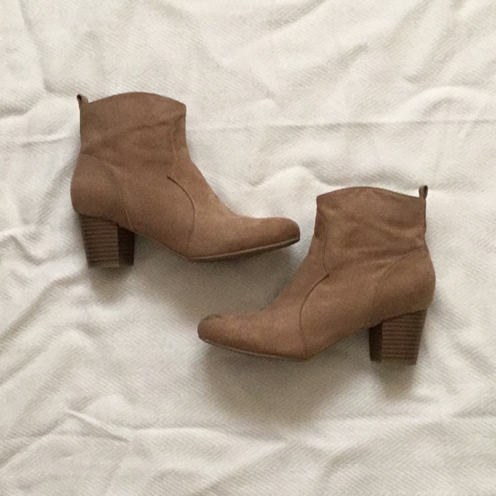 Tan heel boots